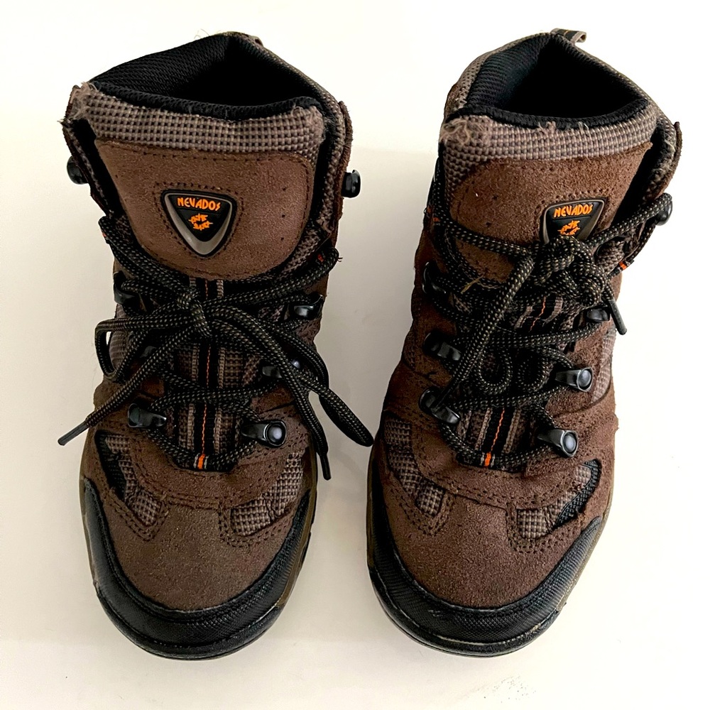 NEVADOS HIKING BOOTS!